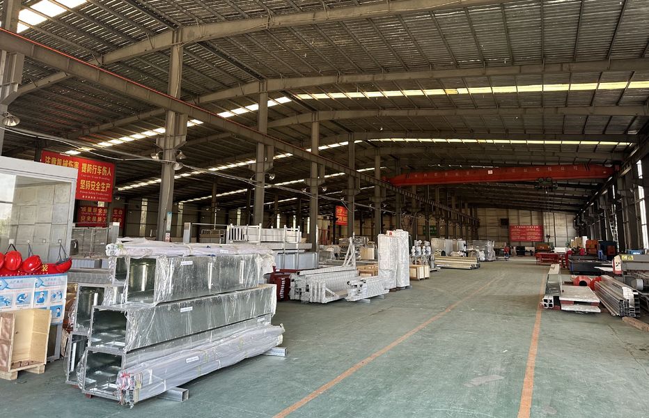 Zhejiang Huier Coating Environmental Protection Equipment Co., Ltd linea di produzione del fabbricante